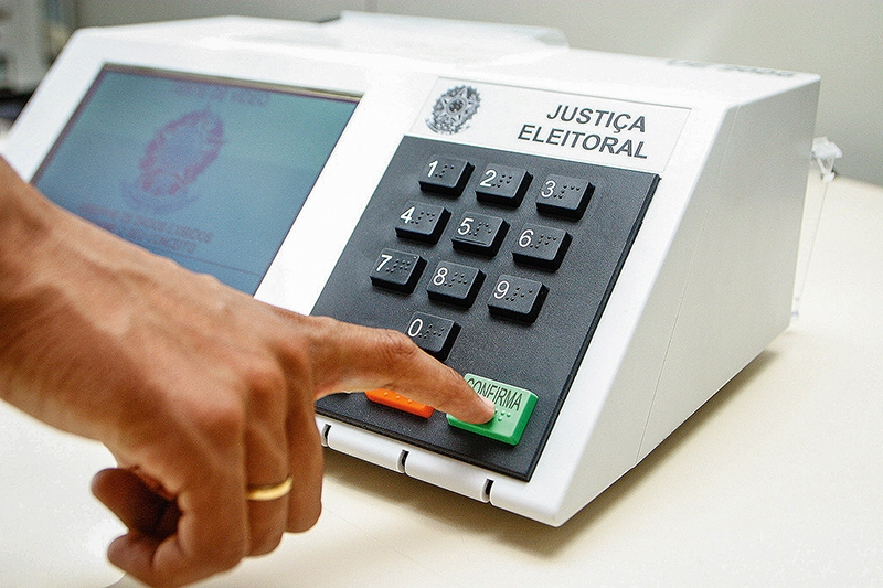 Urnas eletrônicas serão distribuídas no sábado (27) em toda SC