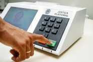 Urnas eletrônicas serão distribuídas no sábado (27) em toda SC