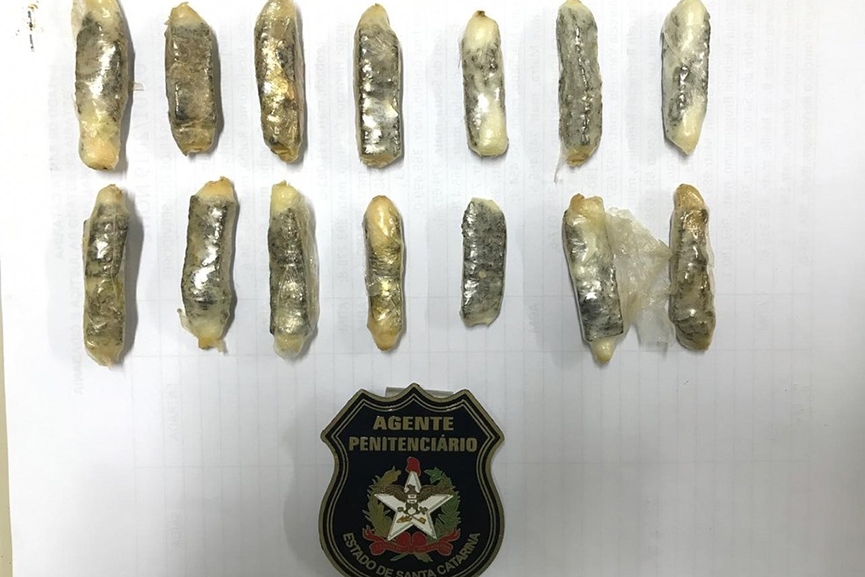 Detento � flagrado com 14 embalagens de maconha no est�mago ao voltar para pres�dio de Itapema