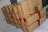 Casal é preso e adolescente apreendido com 76,4 kg de maconha em Florianópolis