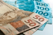 Desemprego cai; 12,8 mi procuram emprego e renda diminuiu
