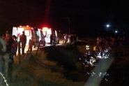 Casal morre ap�s acidente; filho consegue sair de carro submerso em rio