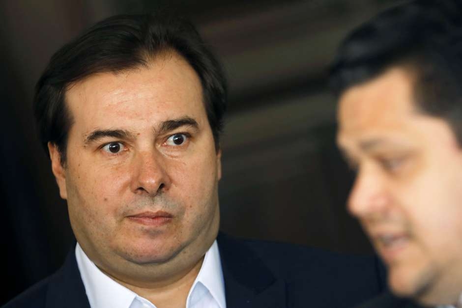Maia diz que tentar baixar salrio mdio da Cmara