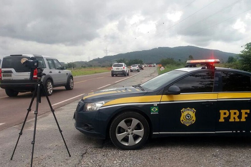 PRF suspende uso de radares móveis em SC após determinação do governo