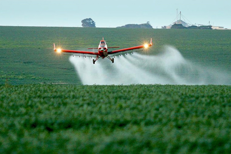 Governo autoriza mais 57 agrotxicos; total de registros em 2019 chega a 382