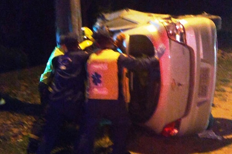 Homem morre após carro bater em poste na SC-350 em Rio do Sul