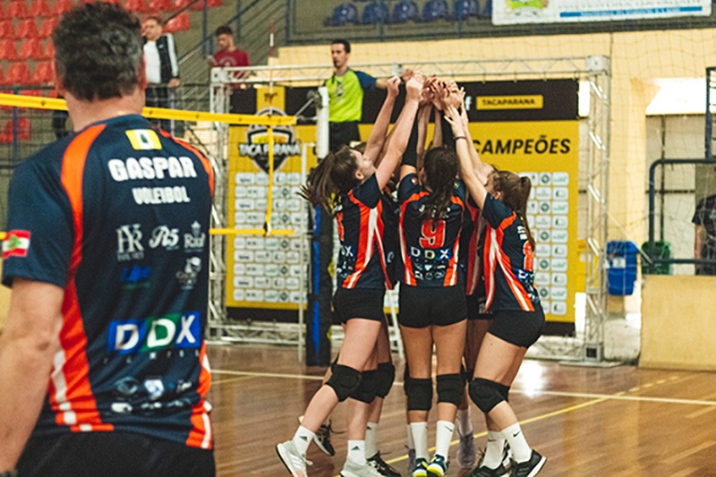 Equipes de Gaspar s�o destaque em competi��o nacional de voleibol