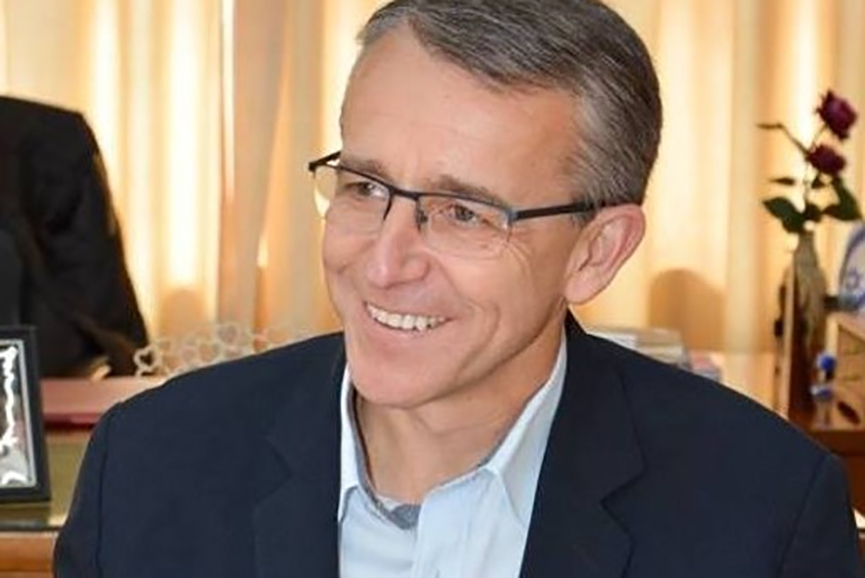 Após avaliação médica, Hildebrandt segue afastado da prefeitura de Blumenau