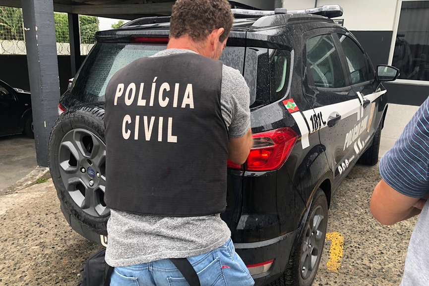 Suspeitos em roubo de carga de cigarros são presos em Itajaí