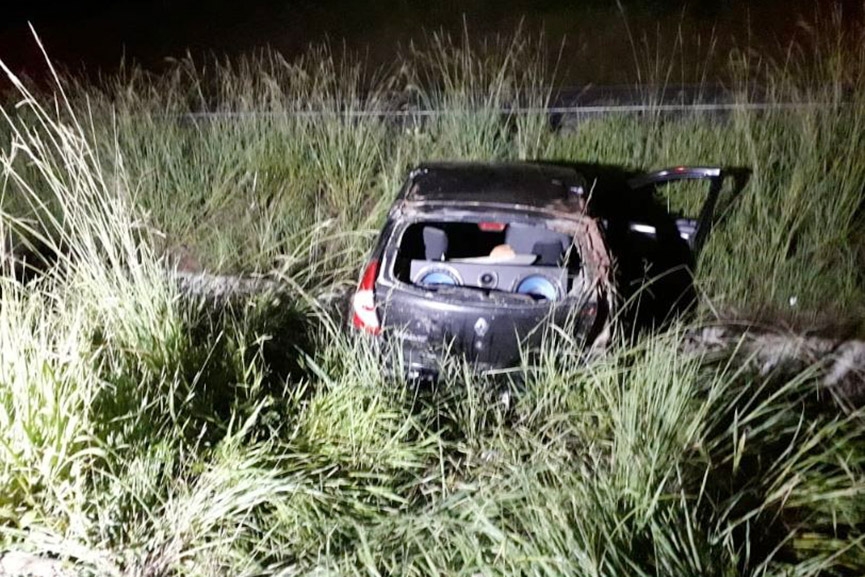 Homem morre e outros trs ficam feridos em capotamento na BR-470, em Gaspar