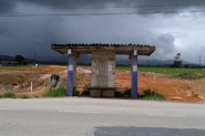 Ponto de nibus  desativado na Rodovia Ivo Silveira