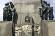 Esttua de 400 kg de bronze  furtada de monumento no Rio