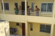 Mulher  encontrada morta com faca cravada no peito, em Itapema