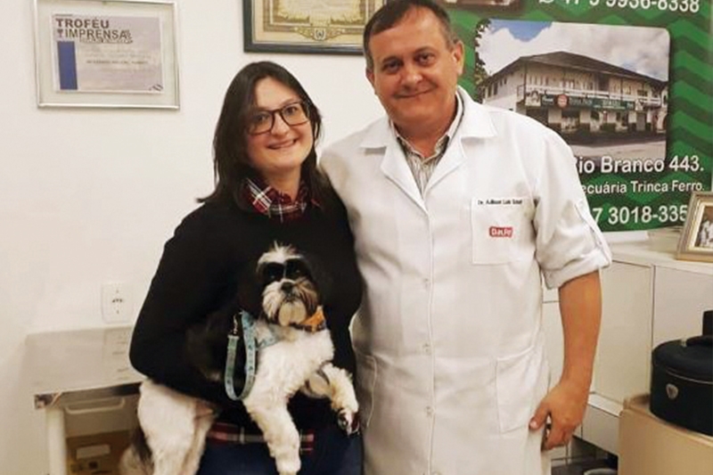 Adilson Schmitt: 30 anos dedicados  medicina veterinria