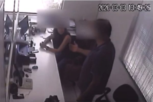 Vdeo mostra homem agredindo ex-mulher em Blumenau