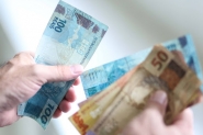 Salrio mnimo regional de Santa Catarina  reajustado em 4,96%