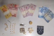 Menor  detido com crack, maconha e dinheiro no bairro Figueira, em Gaspar