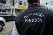 Procon de Gaspar autua e recolhe produtos de trs comrcios de Gaspar