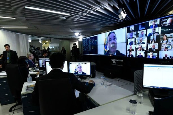 Senado aprova benefcio de R$600,00 para autnomos e informais