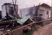 Casa  destruda por incndio na madrugada de sexta em Ilhota