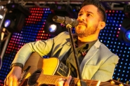 Empresa gasparense e cantor Osmar Caetano doam lucro de live para Agapa