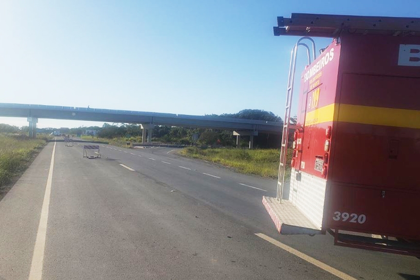 Bombeiros de Ilhota impedem adolescente de se jogar de viaduto na BR-470