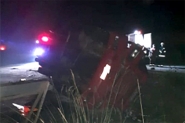 Carreta tomba e duas pessoas ficam feridas na BR-470, em Ilhota