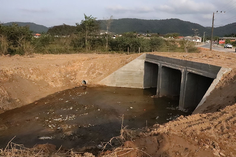 Retomada obra na rua Rodolfo Vieira Pamplona, no bairro Gaspar Mirim