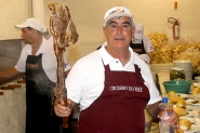 Igreja Matriz promove 'Churrasco de So Pedro' em sistema drive thru
