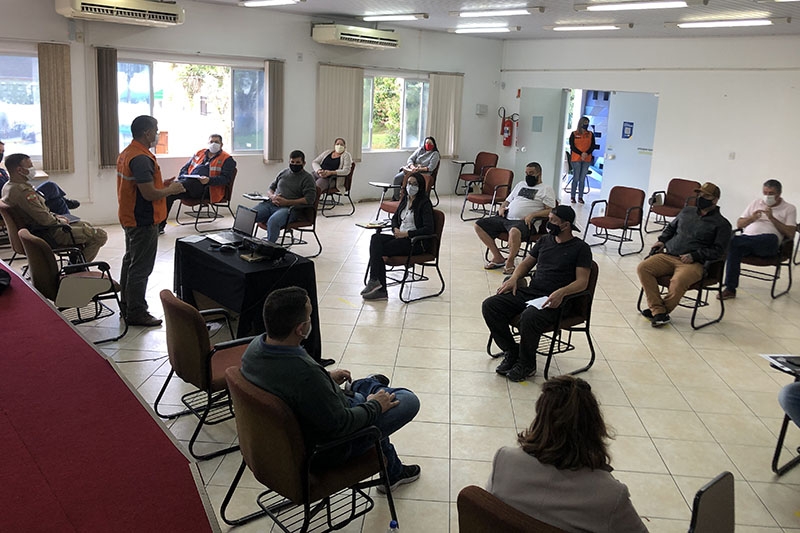 Donos de bares e restaurantes de Gaspar recebem orientaes de funcionamento em meio  pandemia