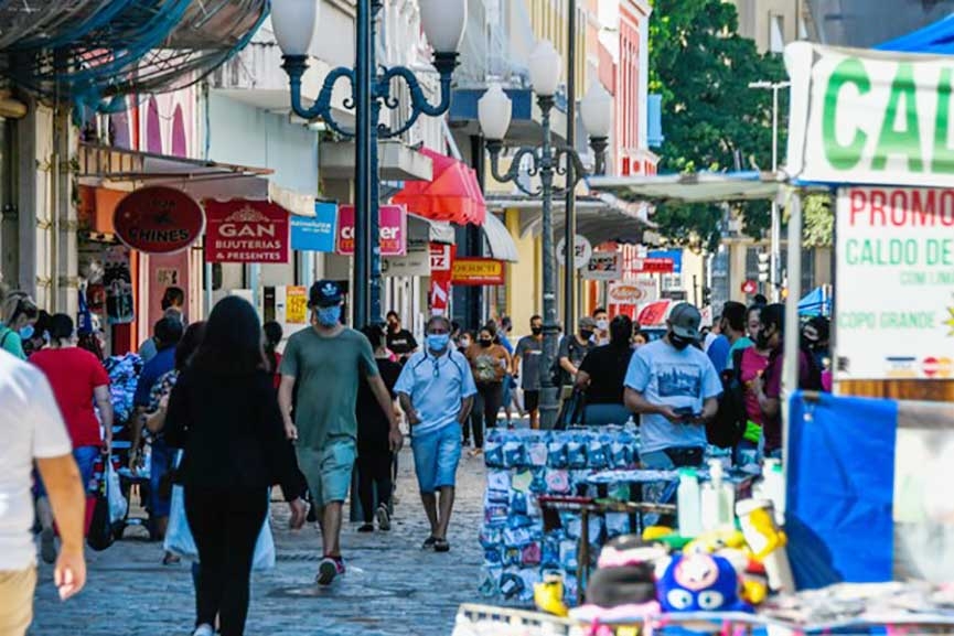 Novo decreto fecha shoppings e multa quem no usar mscara em Florianpolis
