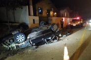 Motorista capota carro e sai do local antes da chegada do socorro em Gaspar