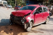 Mulher fica ferida em coliso entre carros na Rodovia Jorge Lacerda, em Ilhota
