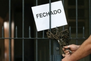 Quatro em cada dez empresas que paralisaram atividades colocam a culpa na pandemia, diz IBGE