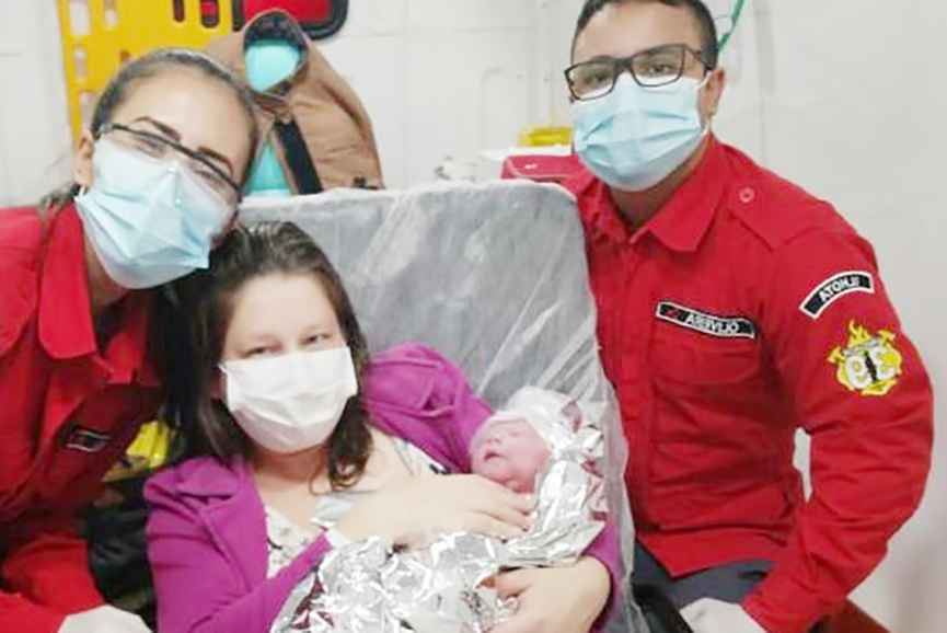 Bombeiros so chamados para auxiliar parto de moradora de Ilhota
