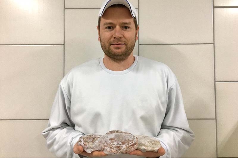 Moradores do Belchior aprovam hambrguer artesanal do Duda