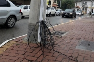 Postes com fios soltos podem gerar denncias ao Procon