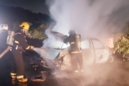 Carro pega fogo aps batida com caminho na BR-470, entre Ilhota e Navegantes