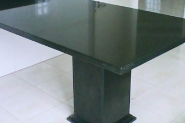 Menino morre aps ser atingido por mesa de mrmore
