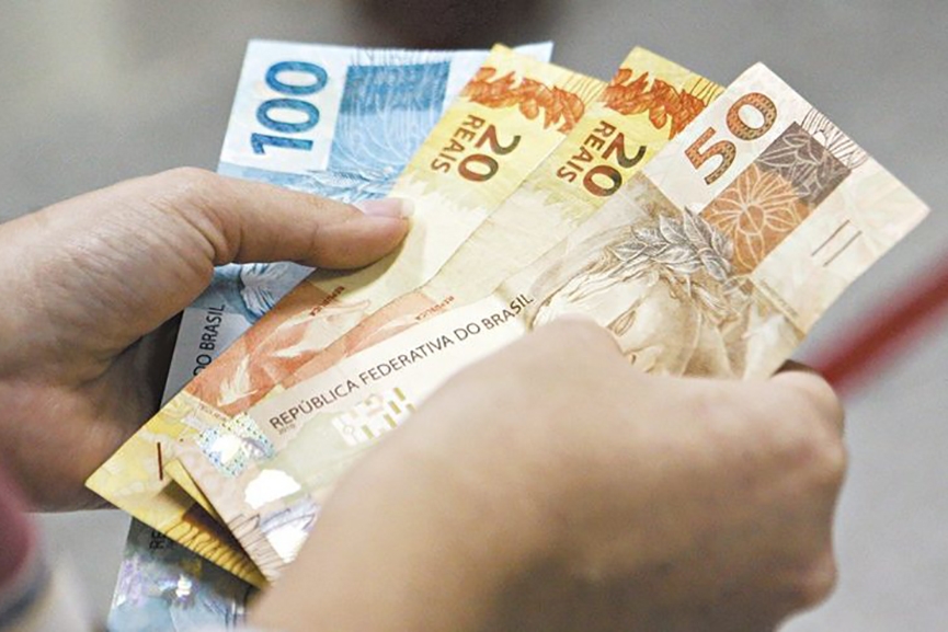 Servidores e pensionistas de SC vão receber metade do 13º em 16 de outubro