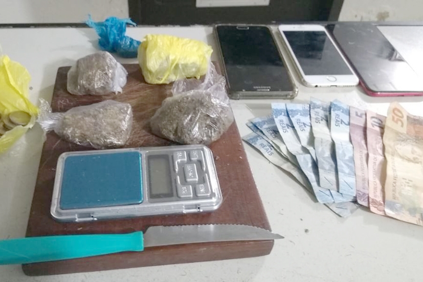 PM apreende três homens vendendo drogas em carro no bairro Gaspar Mirim