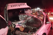 Acidente entre carro e van de turismo mata três pessoas na BR-470, em Blumenau