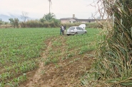 Veículo com cinco pessoas se envolve em acidente com saída de pista em Ilhota