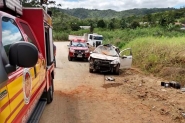 Carro conduzido por adolescente de 15 anos capota no bairro Belchior, em Gaspar