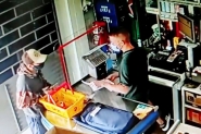 Vdeo mostra assalto a mercado do bairro Belchior Alto, em Gaspar