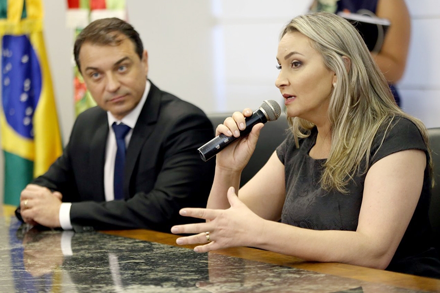 Moiss ser afastado por 180 dias e Daniela Reinehr assume governo de SC