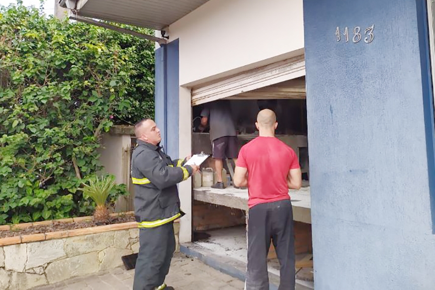 Princpio de incndio atinge empresa de mquina de costuras em Gaspar