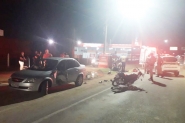 Coliso entre carro e moto deixa trs feridos na Avenida Frei Godofredo, em Gaspar