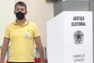 Candidato Wanderlei Knopp vota na Escola Olmpio Moretto, no Gaspar Grande