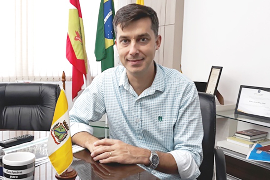 Prefeito de Gaspar segue em isolamento aps testar positivo para coronavrus